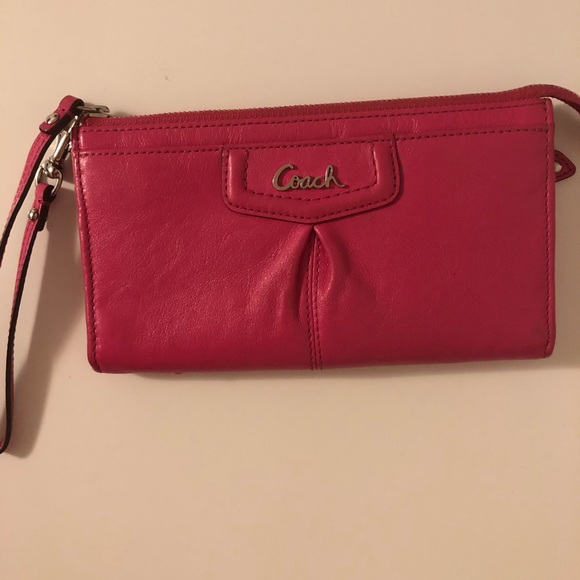 ⭐️Coach Wallet Wristlet - Picture 2 of 9